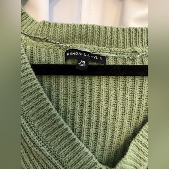 Kendall and Kylie Green V-Neck Ribbed cropped Sweater size xs - Picture 4 of 4